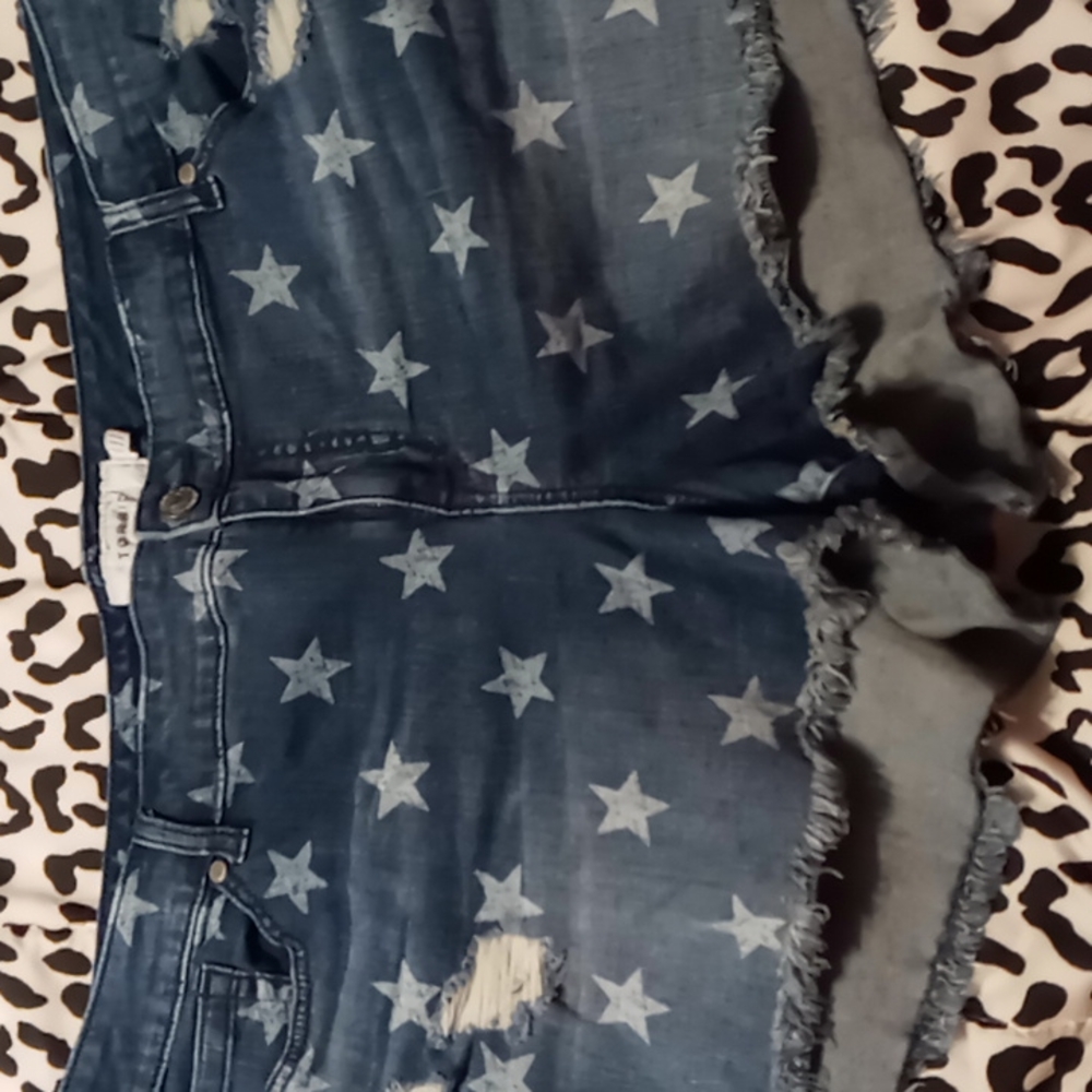Star print shorts